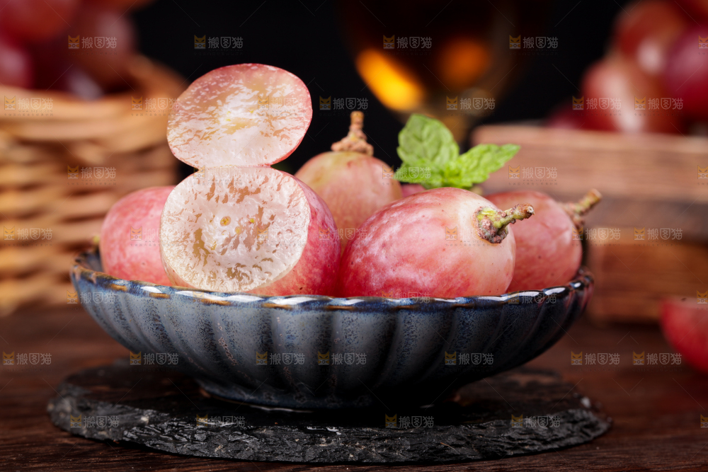 一盘红提葡萄