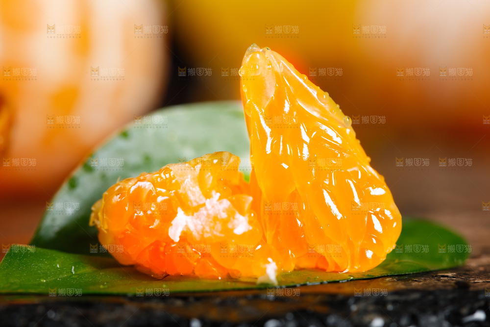 叶子上的橘子果肉