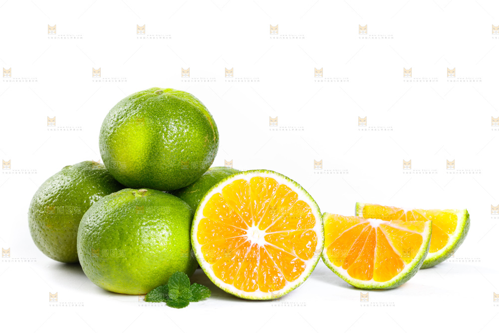 一堆新鲜青皮蜜桔