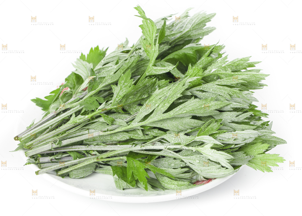 盘子里装着艾草