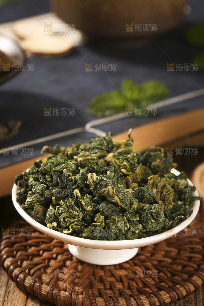木底上放着的桑叶茶