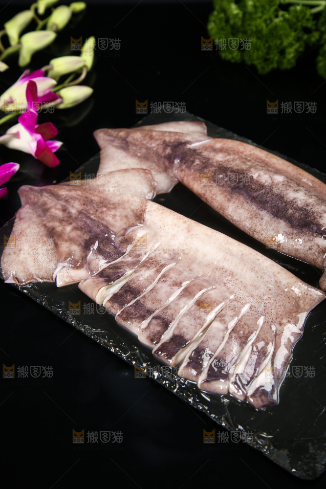 黑底上的鱿鱼