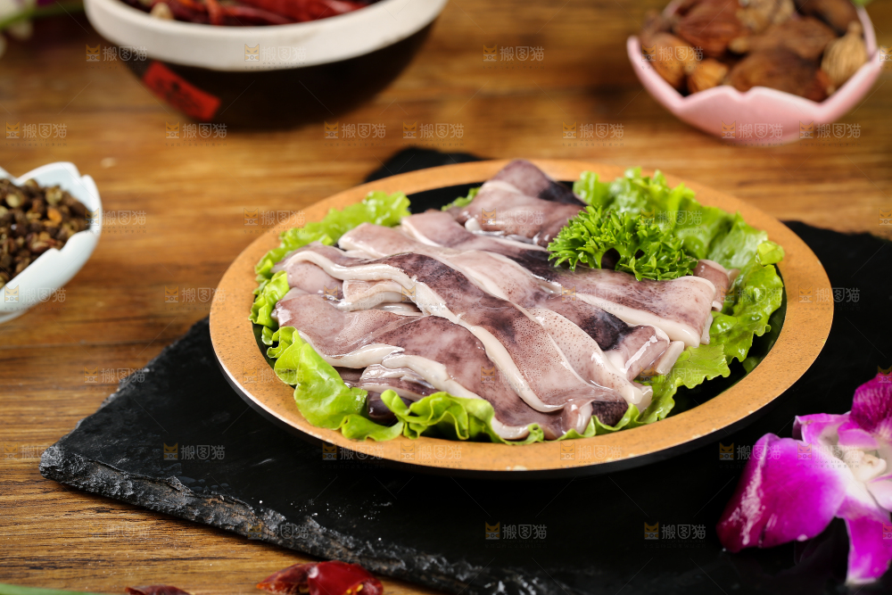 黑底上的鱿鱼