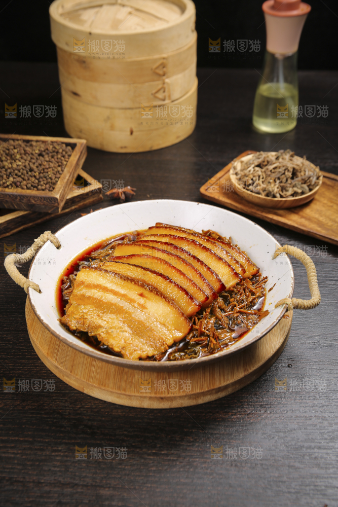 深底上的梅干菜扣肉