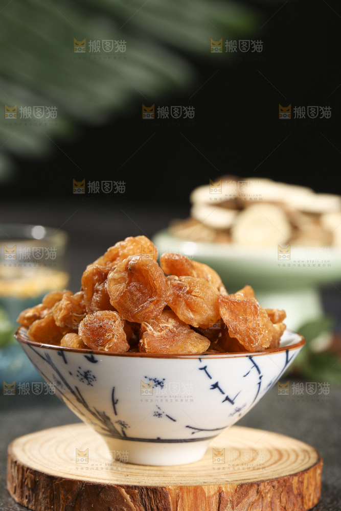 深底上放着桂圆干