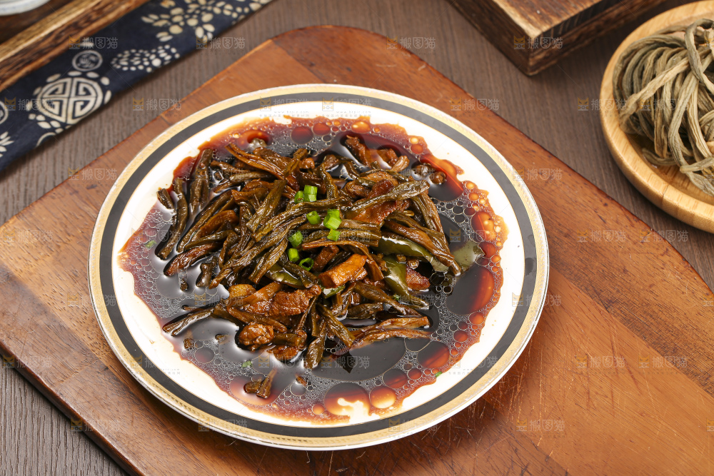 深底上的干豆角炒肉