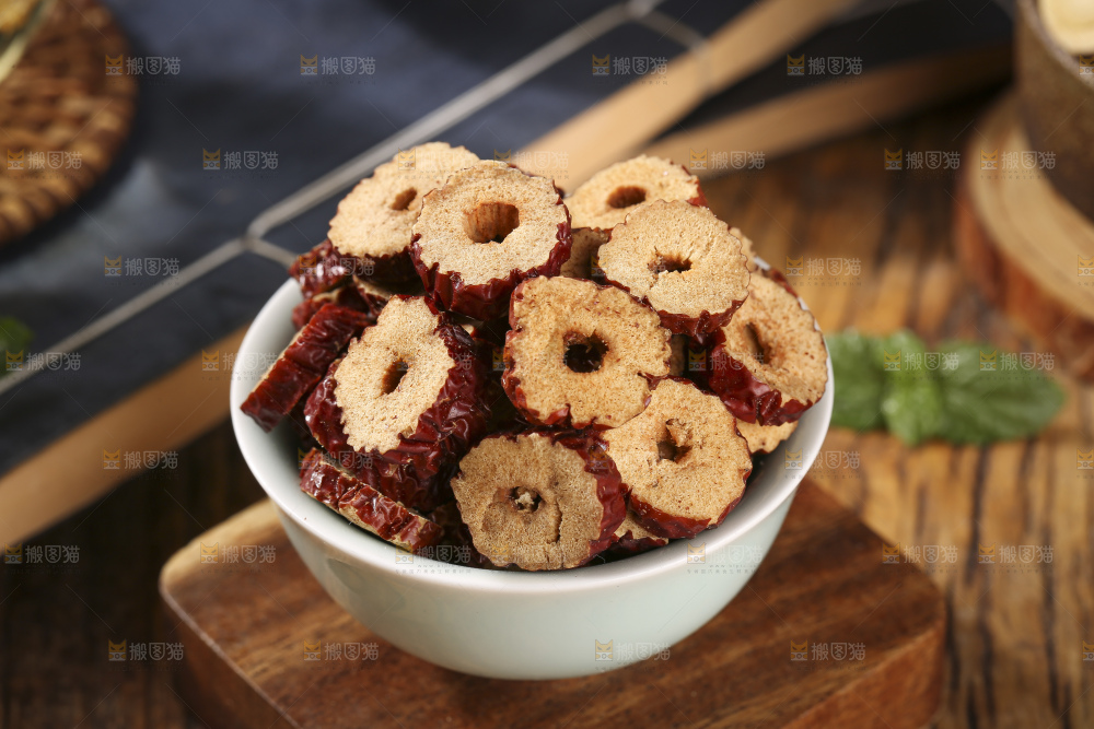 深底上的红枣片