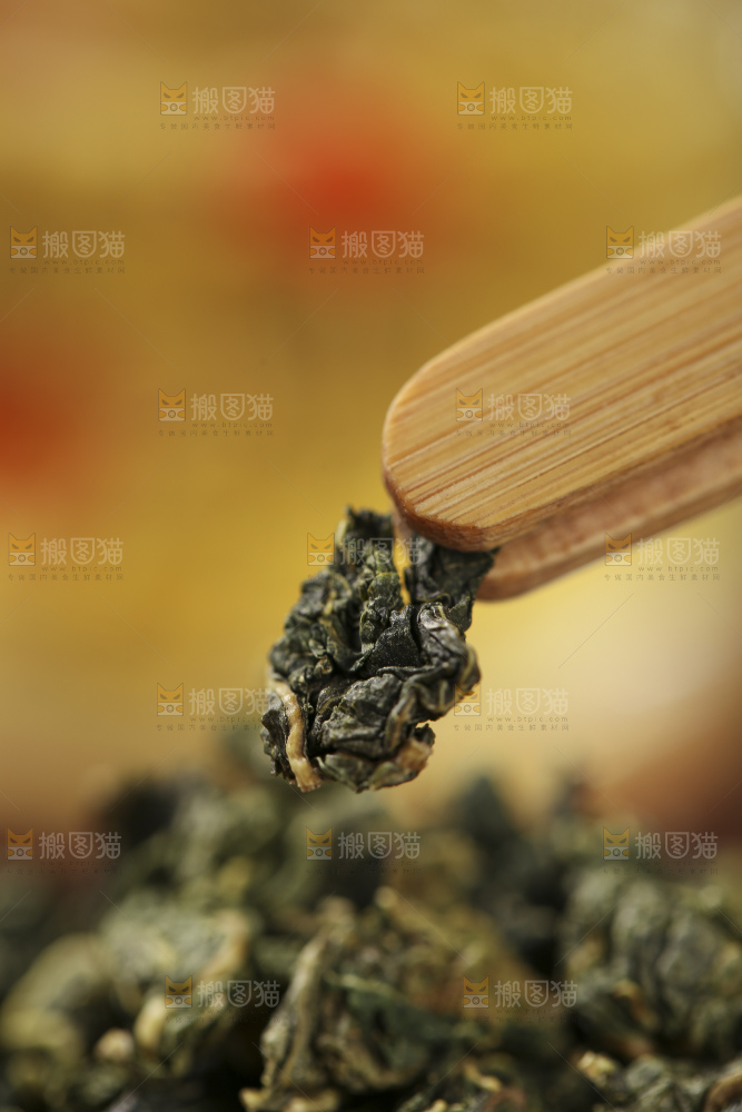 木底上放着的桑叶茶