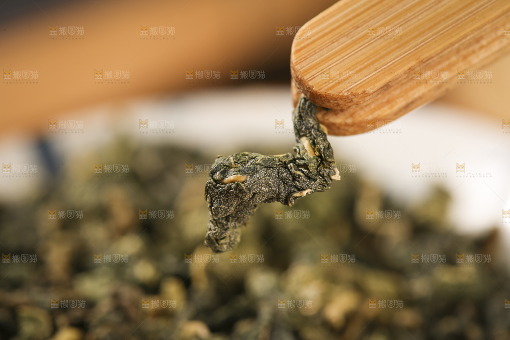 木底上放着的桑叶茶
