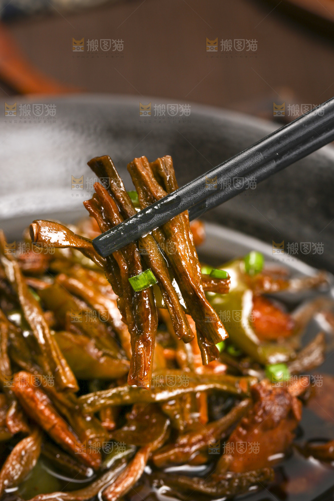 深底上的干豆角炒肉