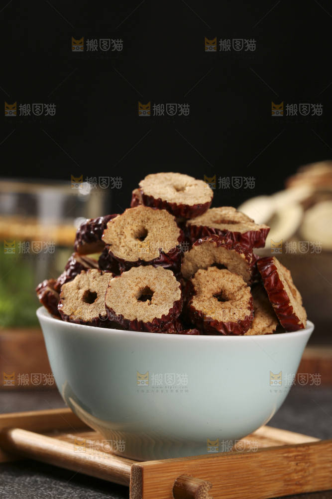深底上的红枣片