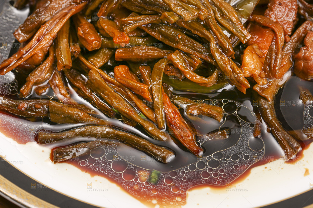 深底上的干豆角炒肉