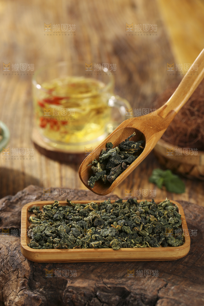 木底上放着的桑叶茶