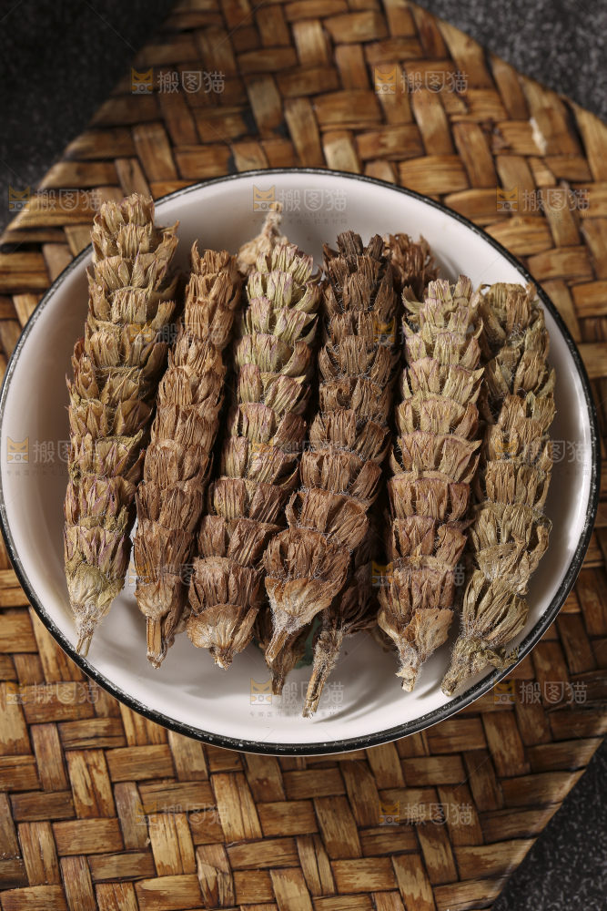 木底上的夏枯草