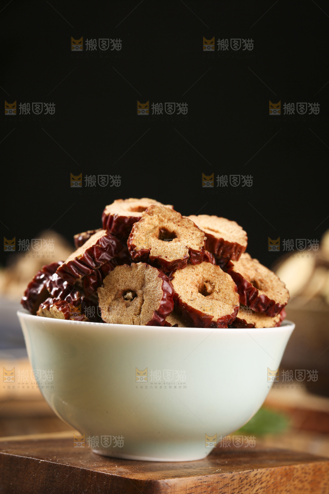 深底上的红枣片