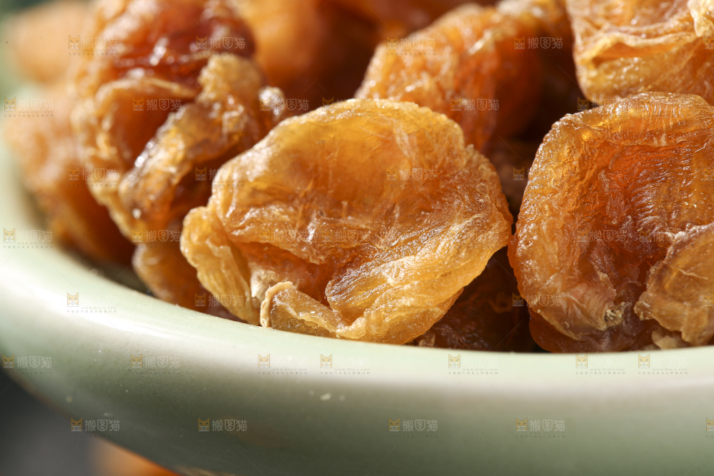 深底上放着桂圆干