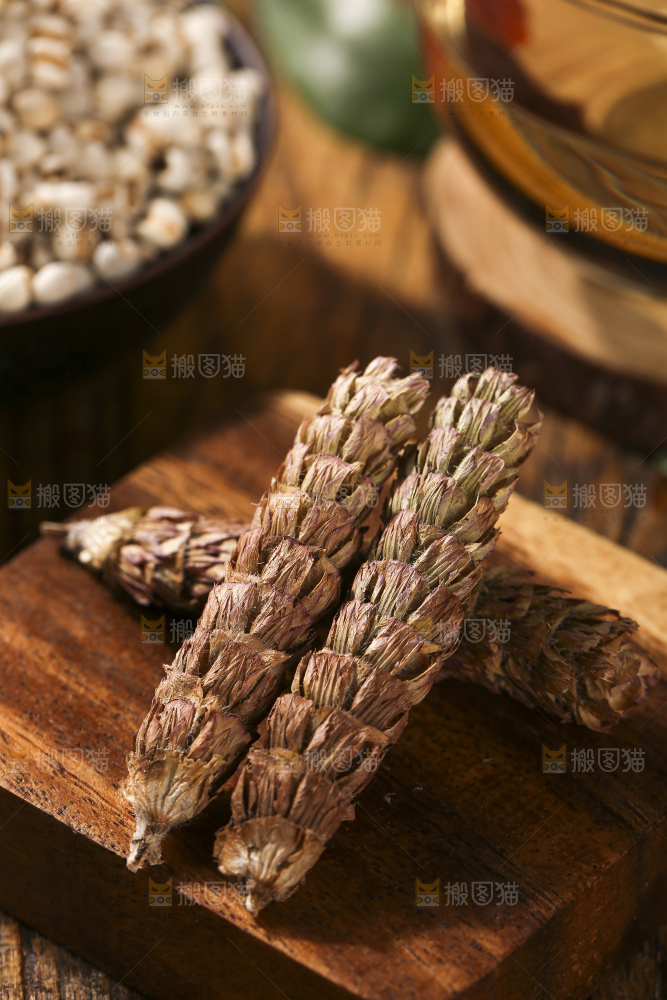 木底上的夏枯草