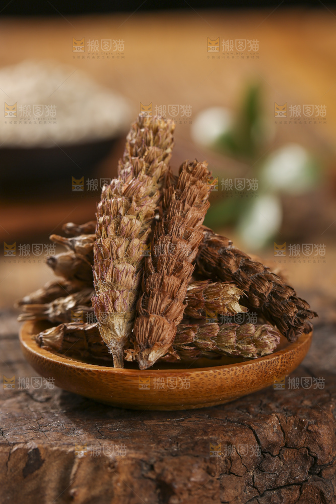 木底上的夏枯草