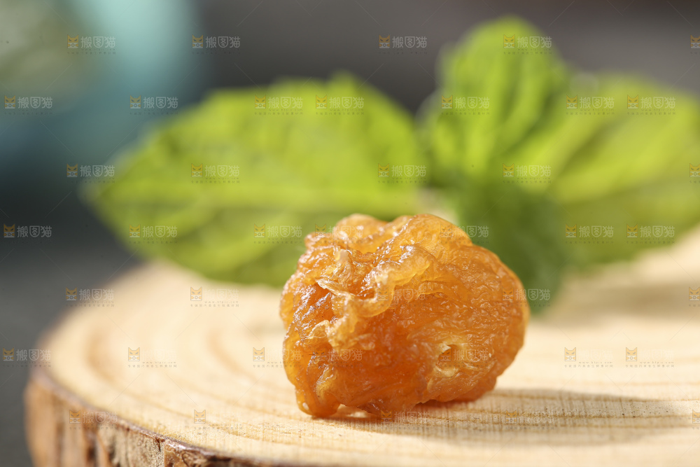 深底上放着桂圆干