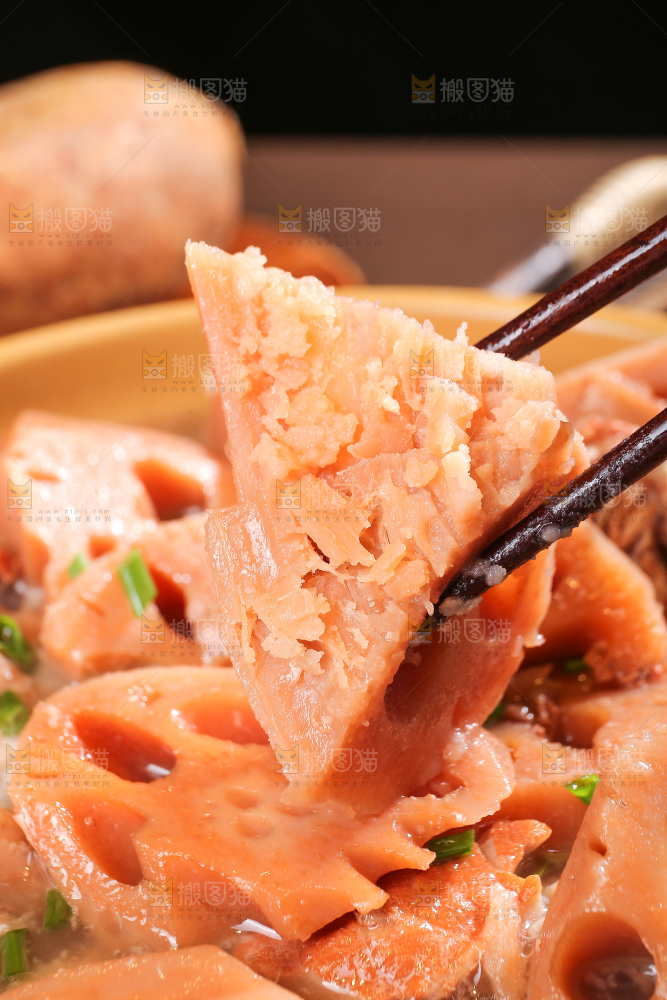 木底上放着洪湖粉藕汤