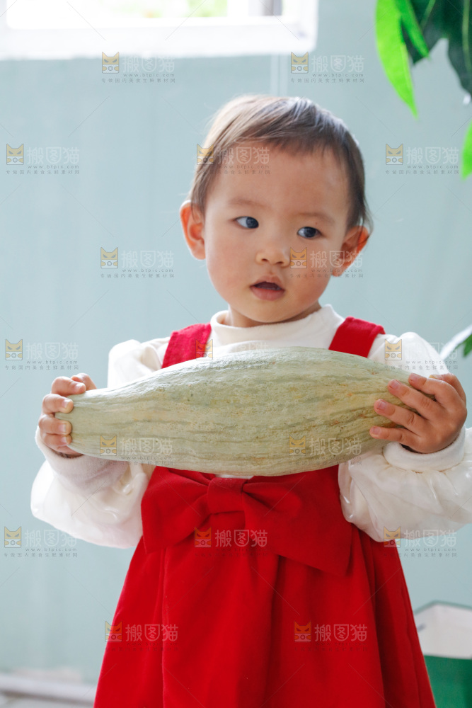 手里拿着贵族南瓜