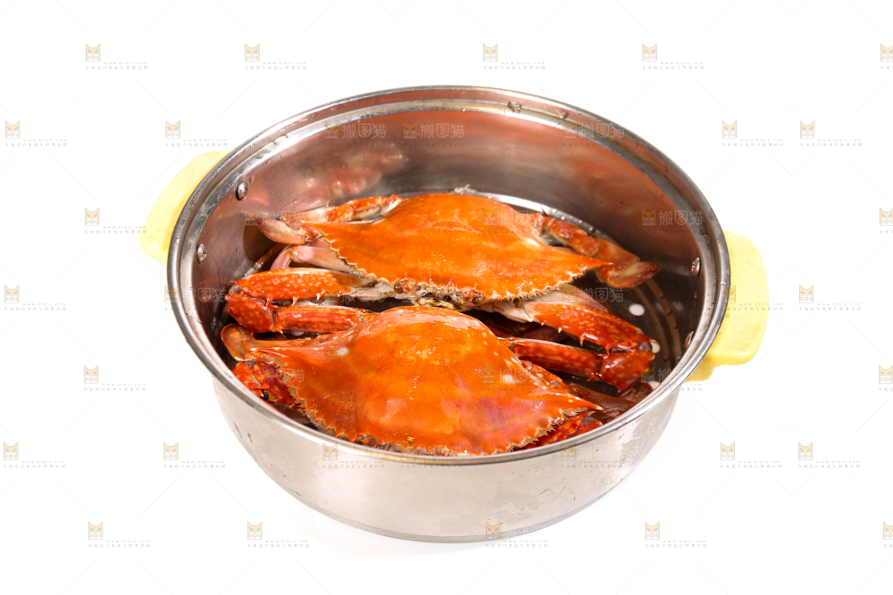 白底上放着梭子蟹