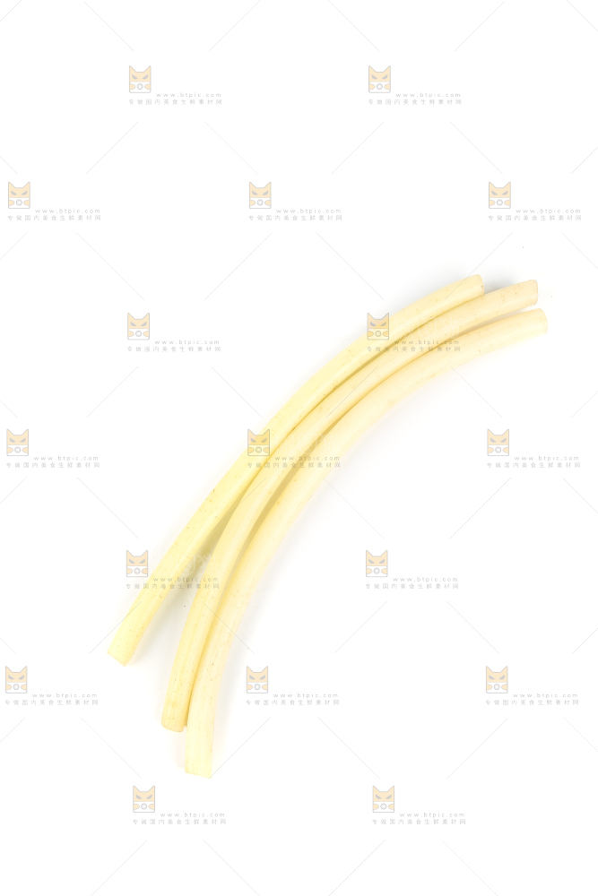 白底上摆放着新鲜藕带