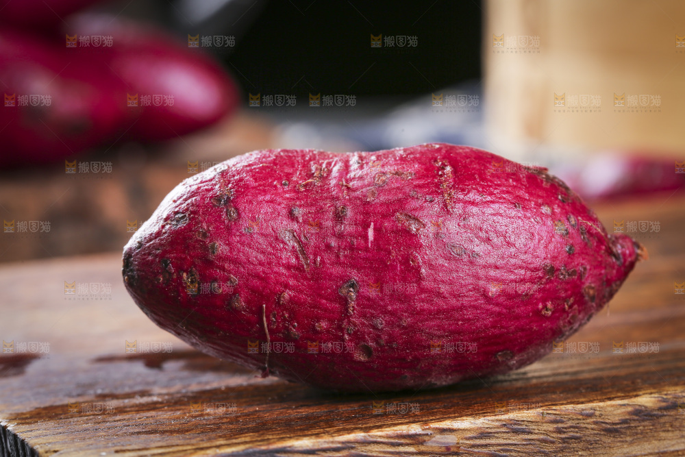 深底上的紫心番薯