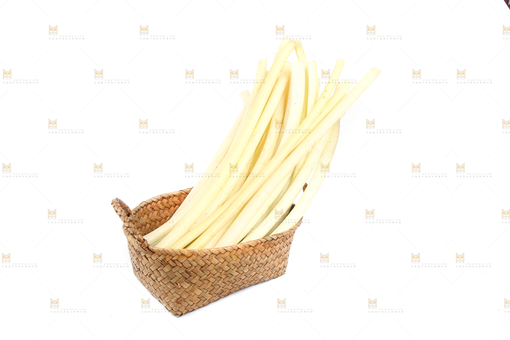 白底上摆放着新鲜藕带
