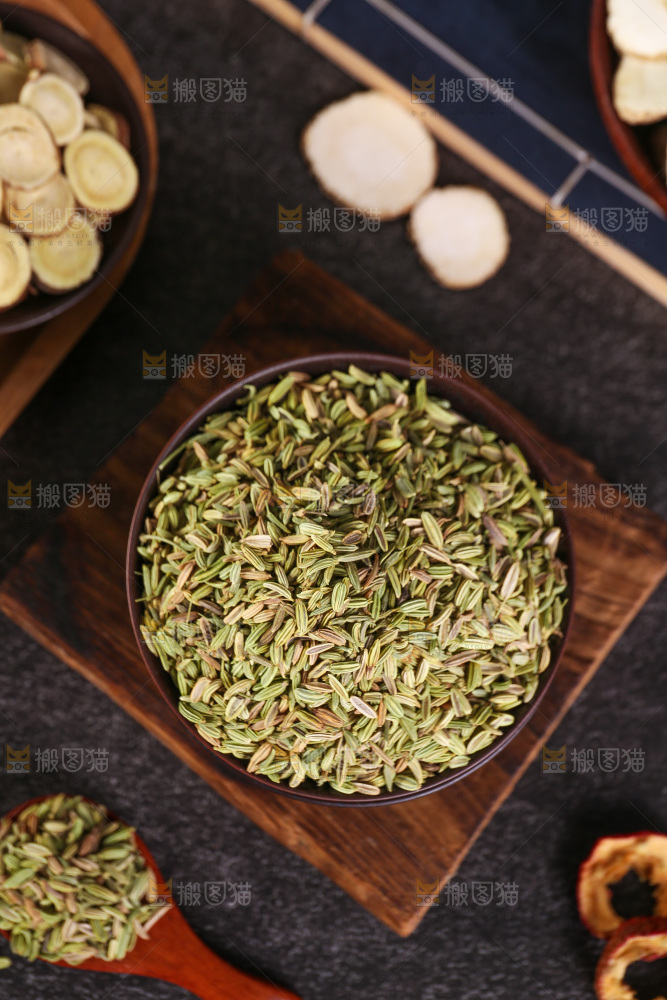 木底上的小茴香籽