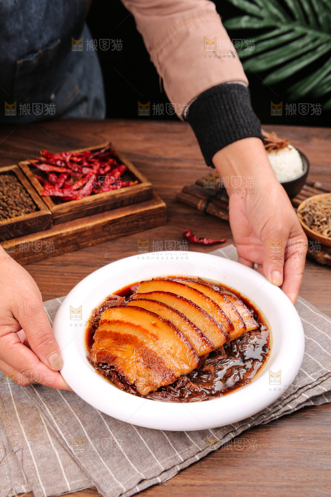 木底上的梅干菜扣肉