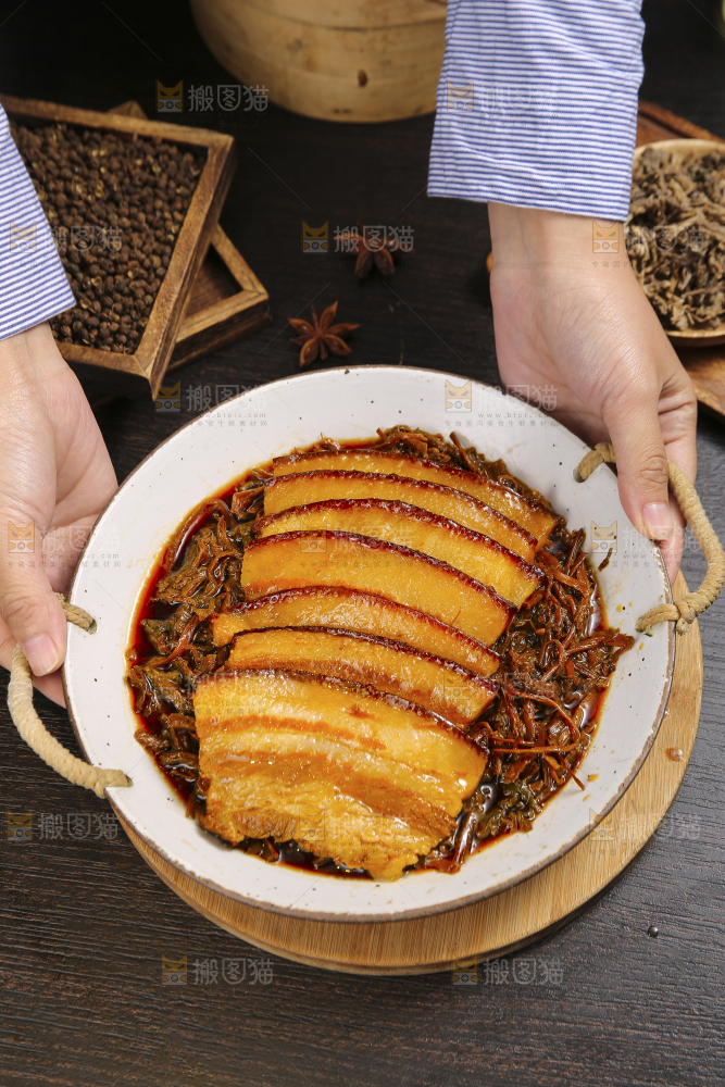 深底上的梅干菜扣肉