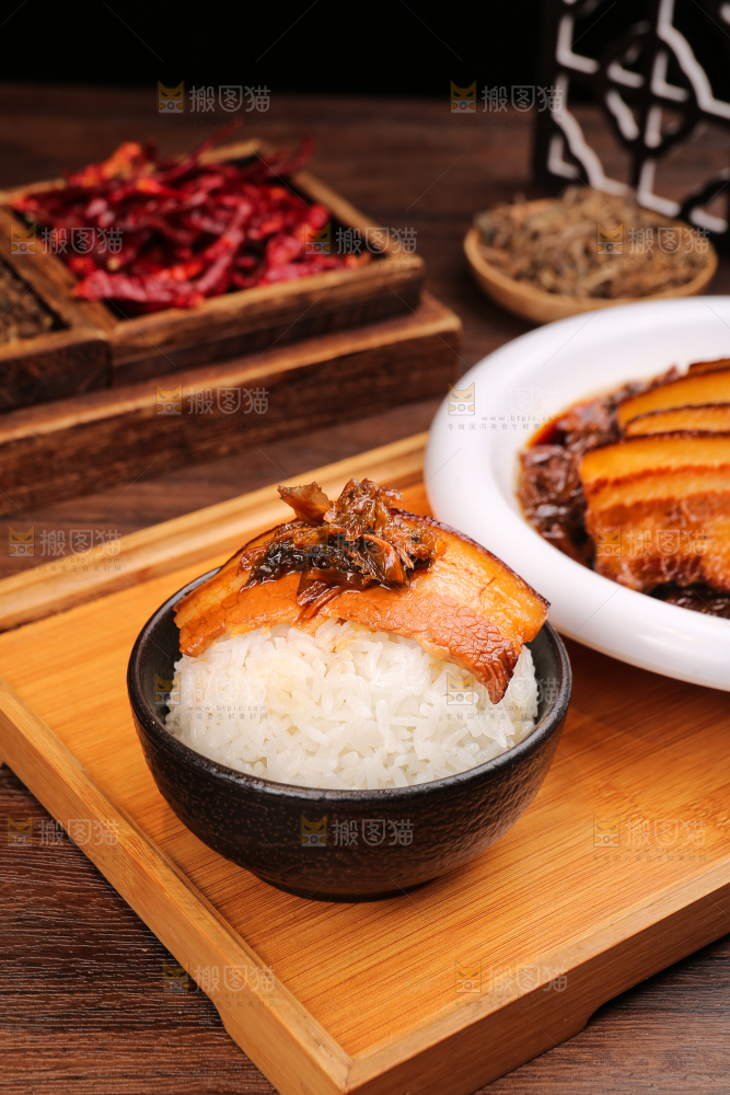 木底上的梅干菜扣肉