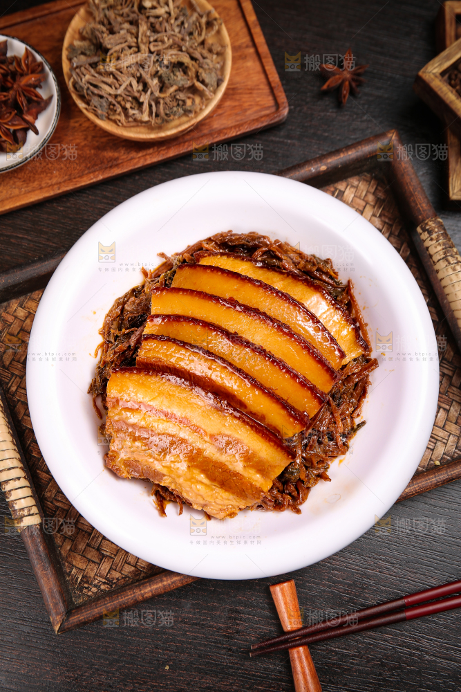 深底上的梅干菜扣肉