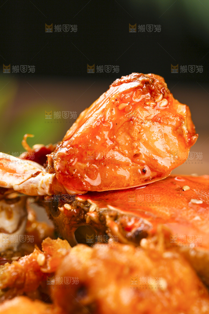 深底上的香辣梭子蟹