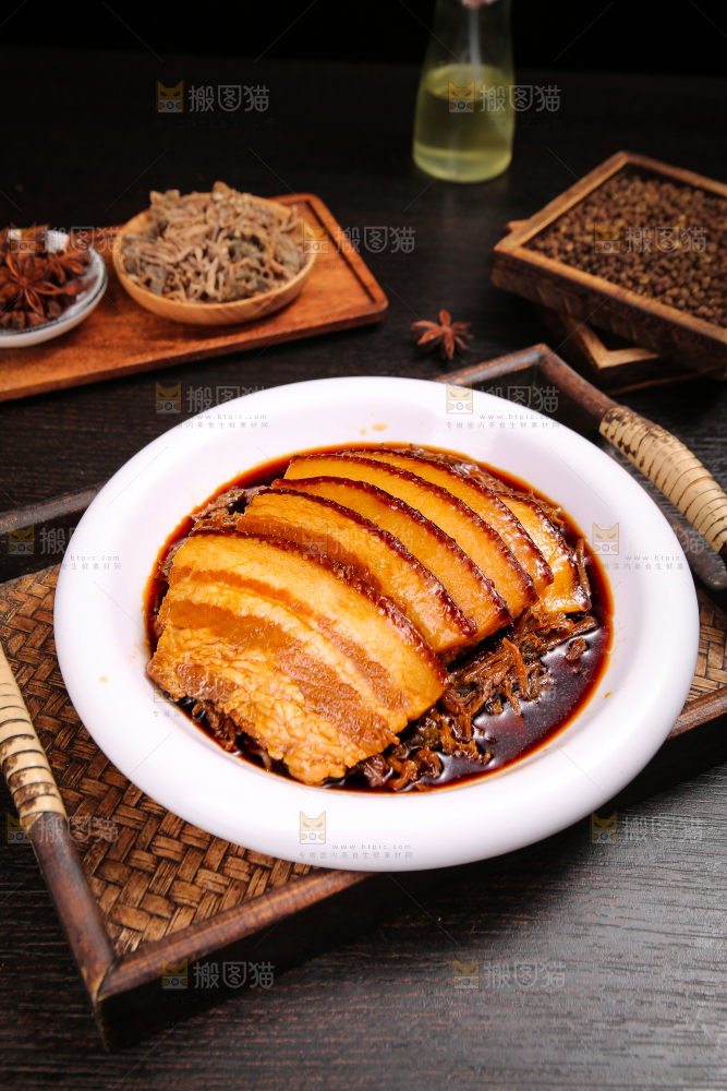 深底上的梅干菜扣肉