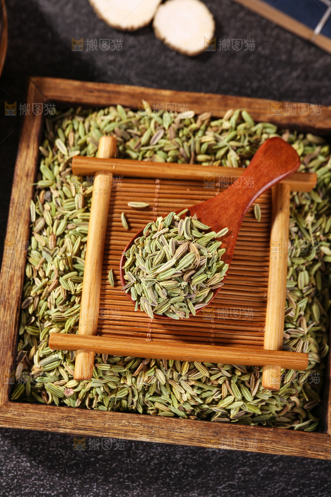 木底上的小茴香籽