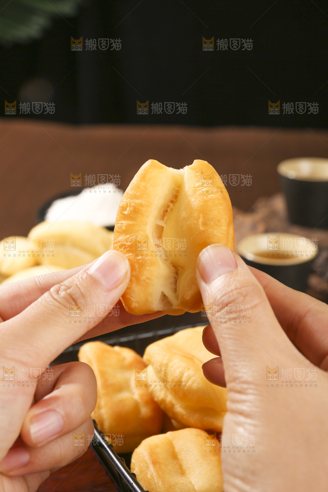 深底上的香酥油条