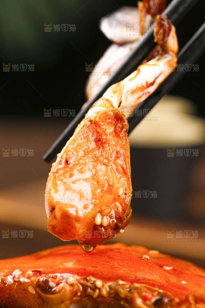 深底上的香辣梭子蟹