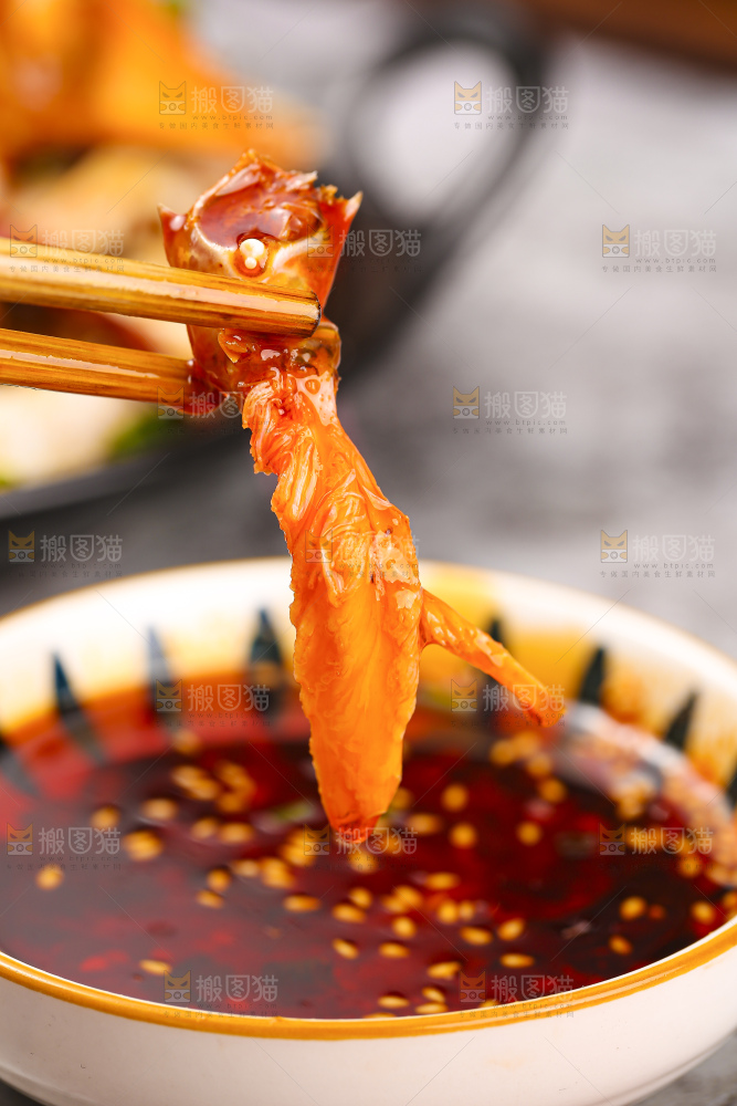 深底上的香辣梭子蟹