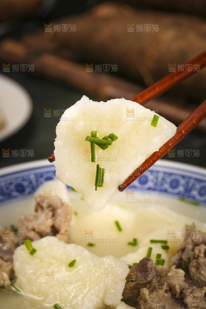 深底上的山药排骨汤