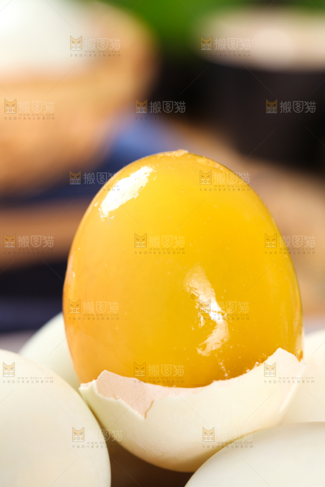 浅底上的黄心皮蛋