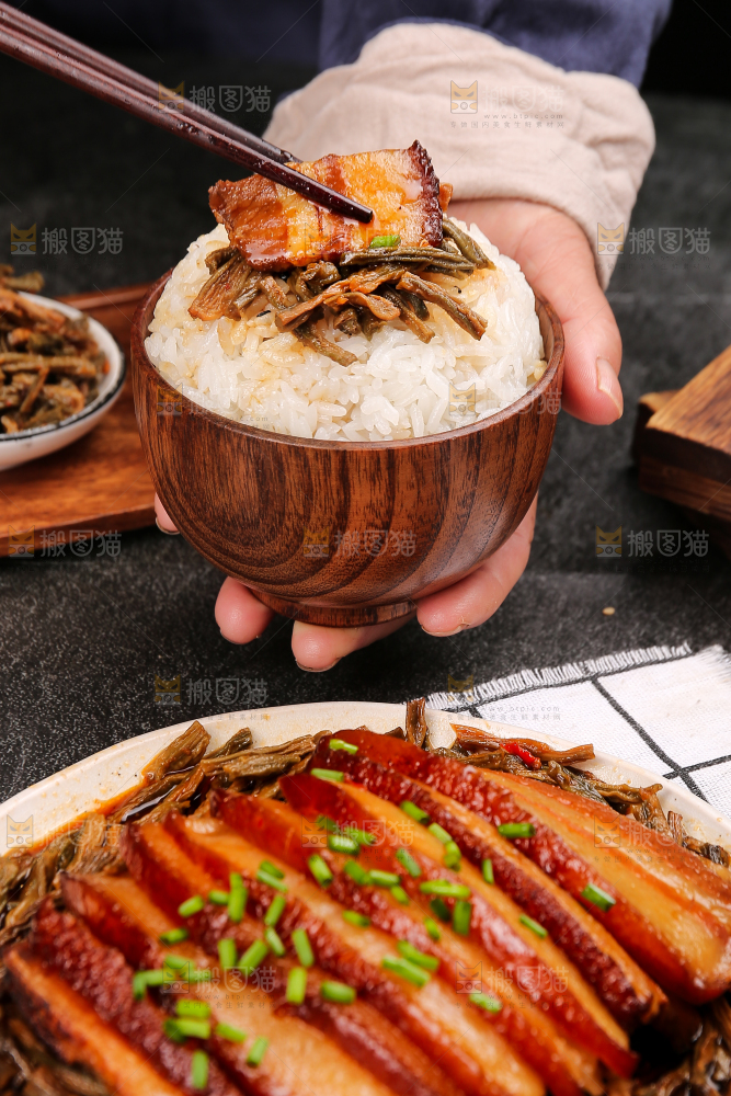 深底上的干豆角扣肉