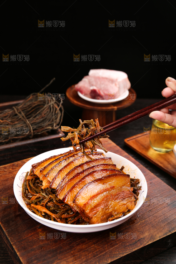 深底上的干豆角扣肉