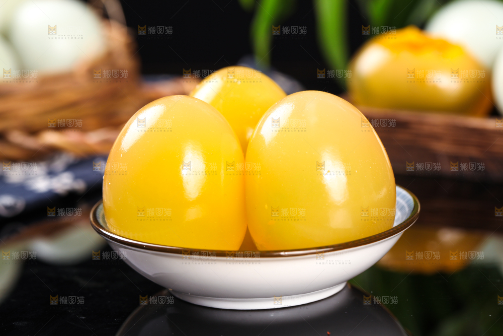 深底上的黄金皮蛋
