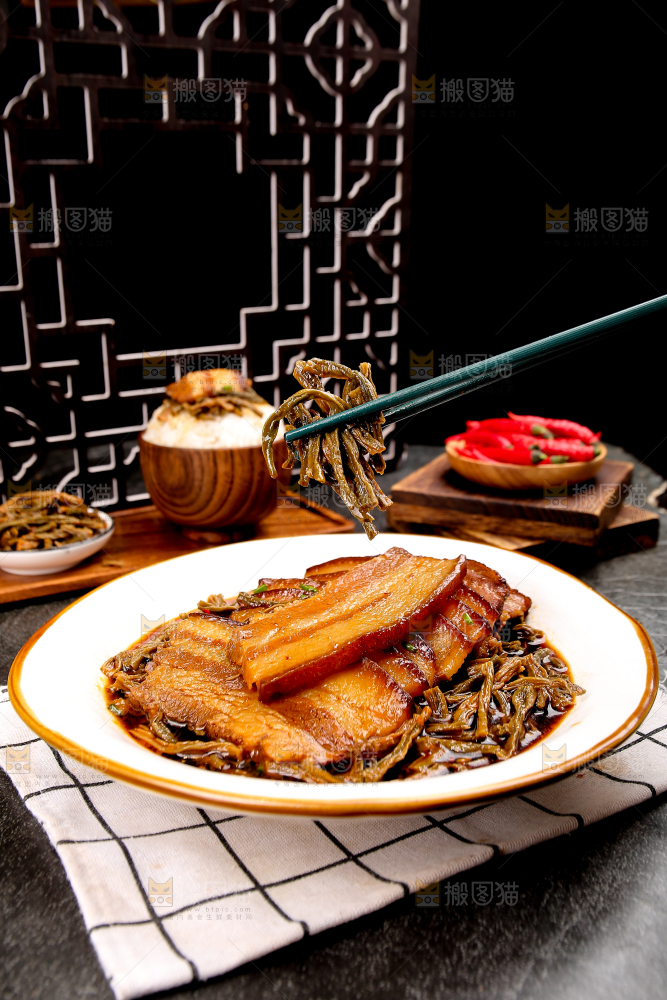 深底上的干豆角扣肉