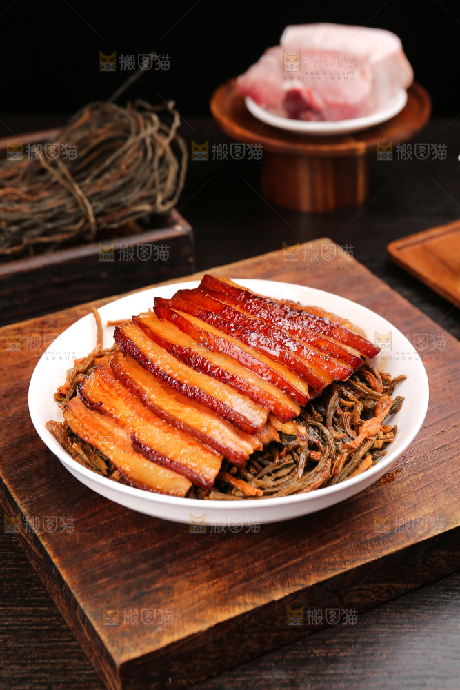 深底上的干豆角扣肉