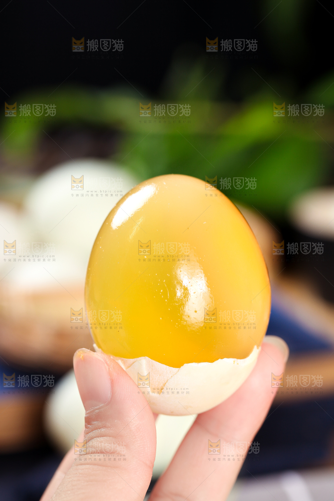 浅底上的黄心皮蛋