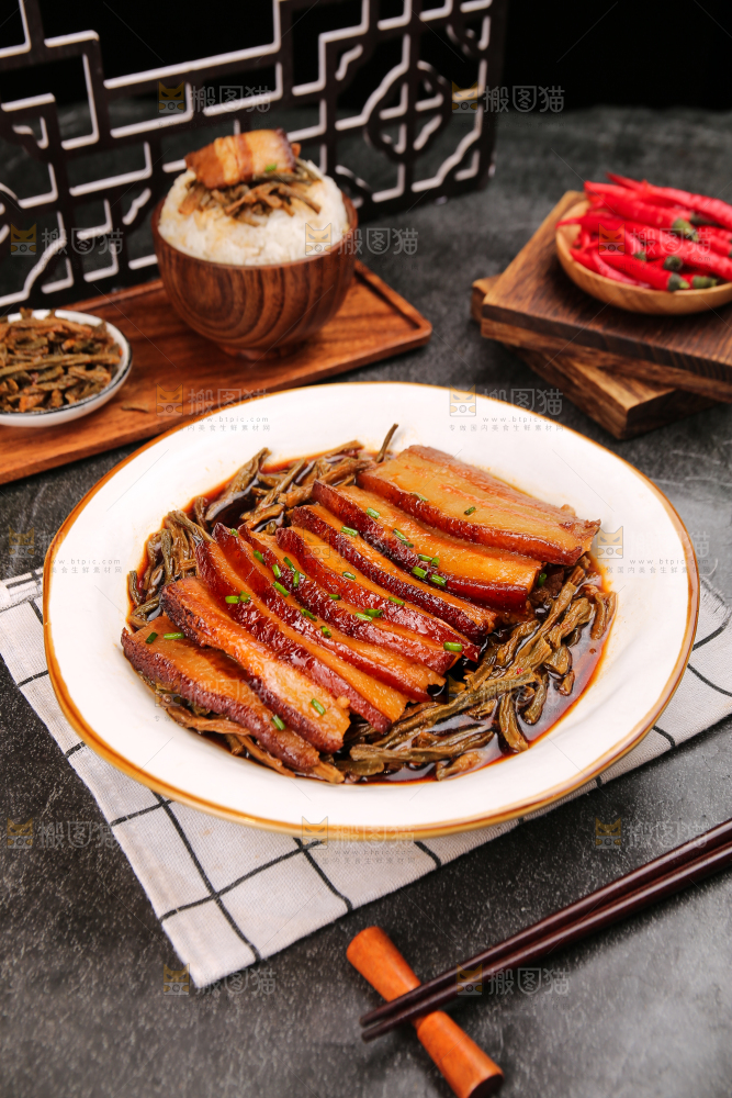 深底上的干豆角扣肉