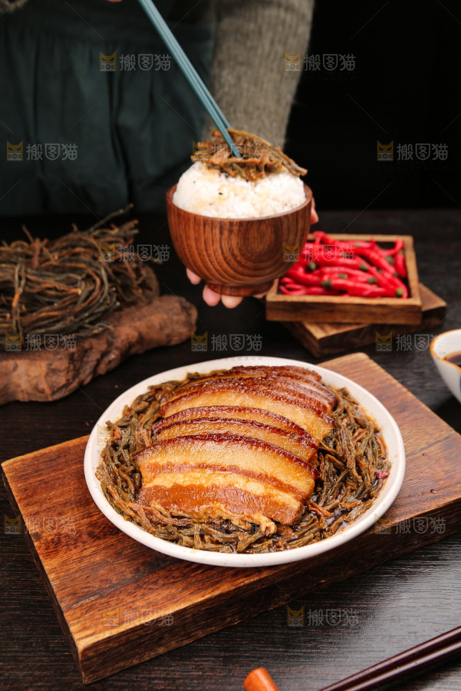 深底上的干豆角扣肉